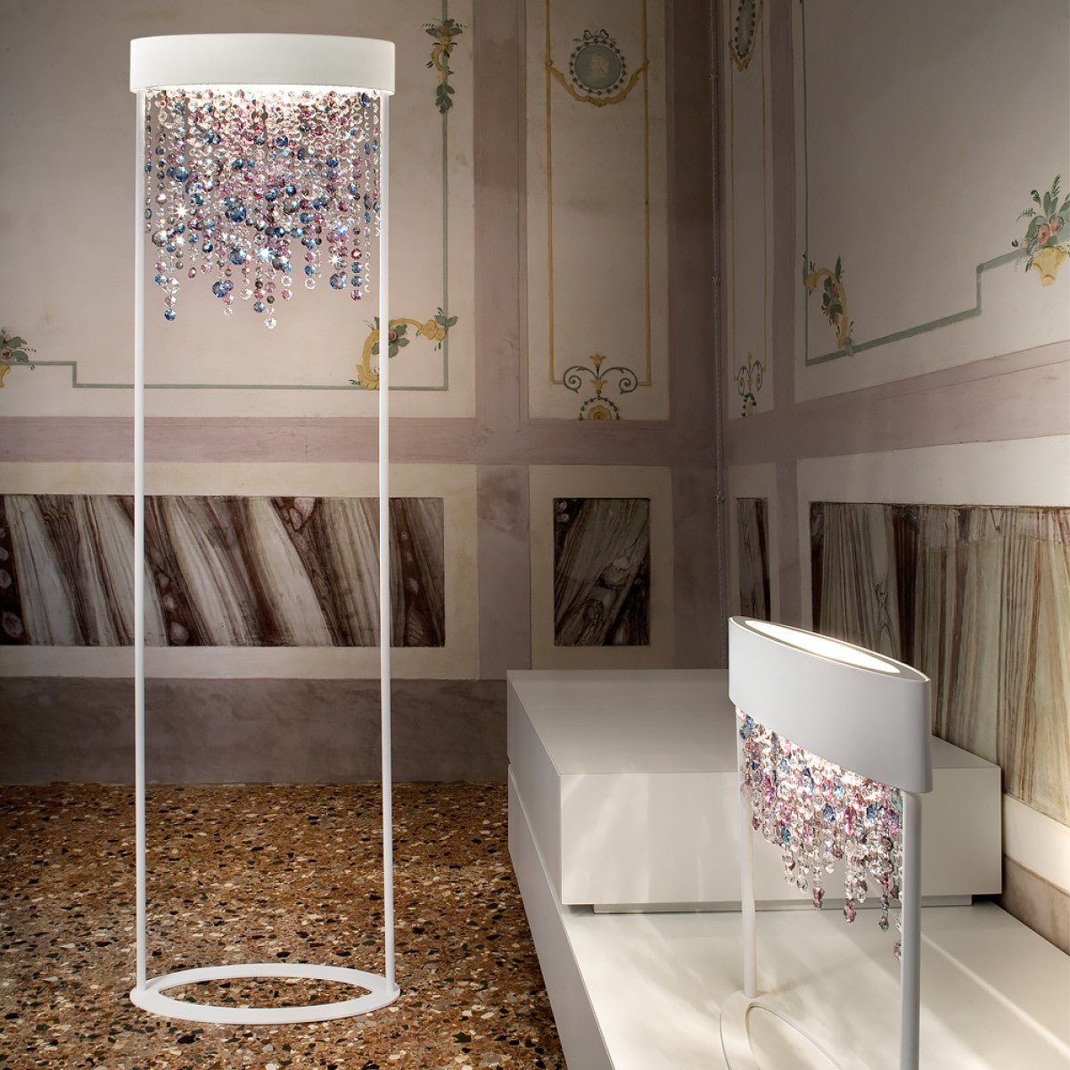 CJ108 WHITE FLOOR LAMP