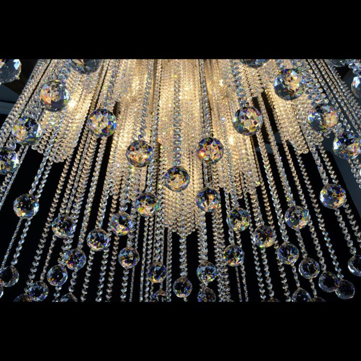 IQ2133 December Crystal